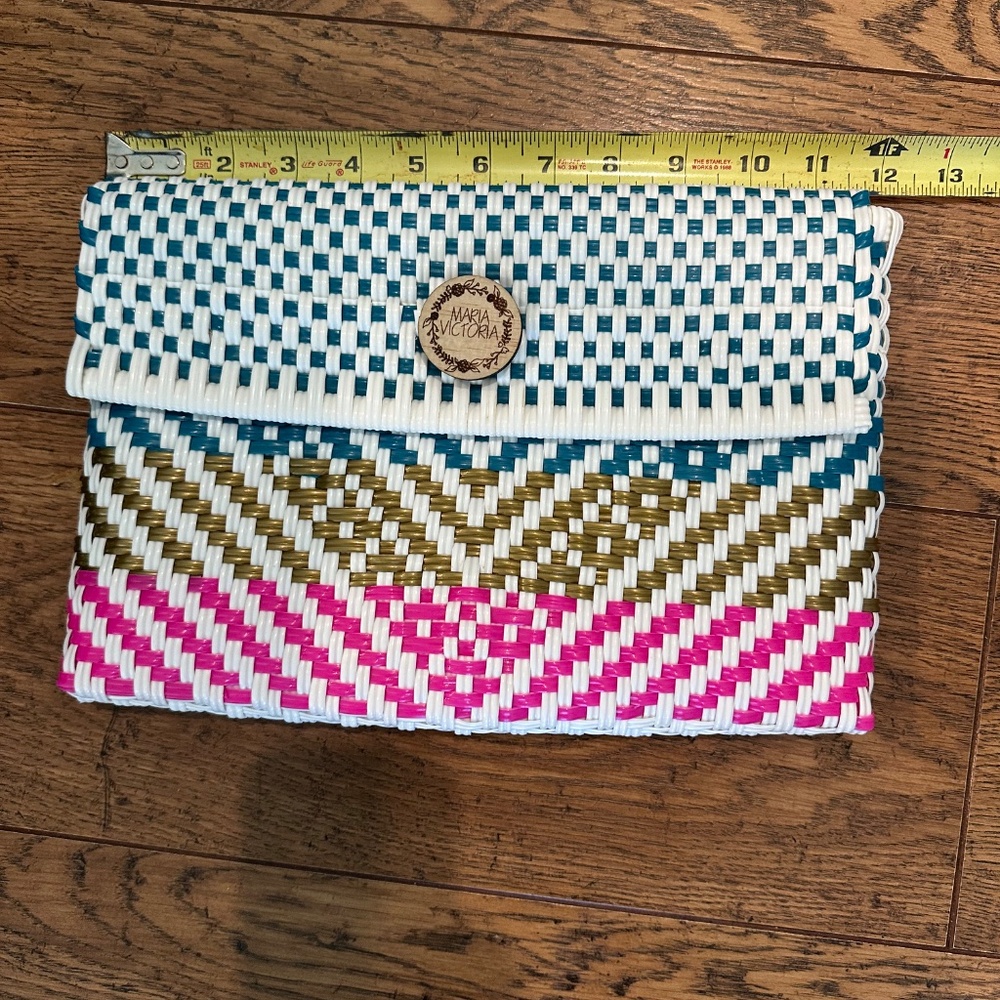 DEAL OF THE DAY! Marked down! Maria Victoria clutch - Picture 2 of 7